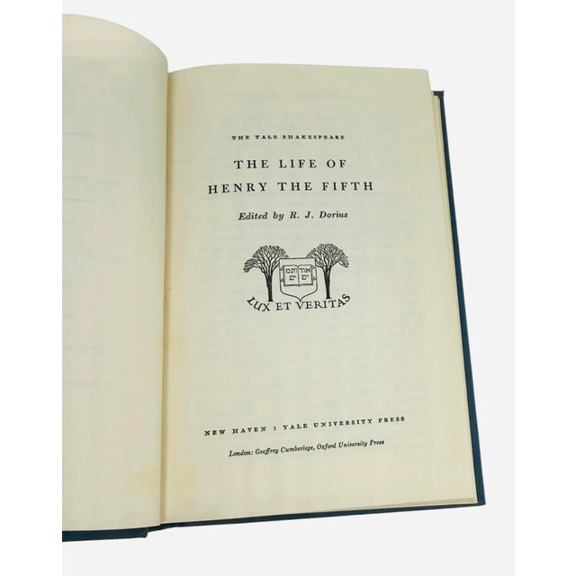 Blue Early 20th Century The Yale Shakespeare: 4-Volume Collection — Cymbeline; Henry V; Henry Vi, Pt. Ii; Merry Wives For Sale - Image 8 of 12