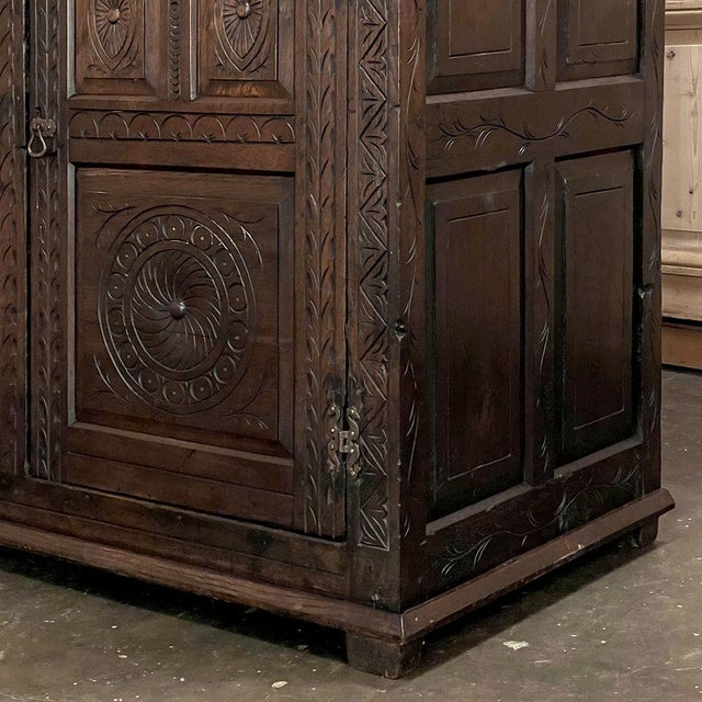 18th Century English Renaissance Two-Tiered Oak Cabinet For Sale - Image 18 of 18