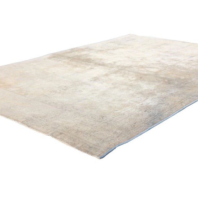 52110 Vintage Turkish Oushak Rug, 03'11 x 05'09. Industrial chic meets laid-back luxury in this vintage Turkish Oushak...