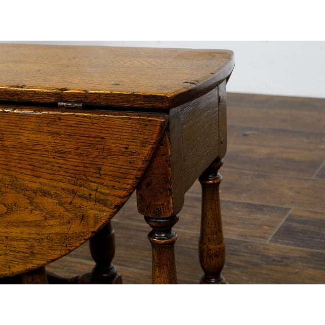 English 19th-Century English Oak Gateleg Table with Drop Leaves and Turned Legs For Sale - Image 3 of 12