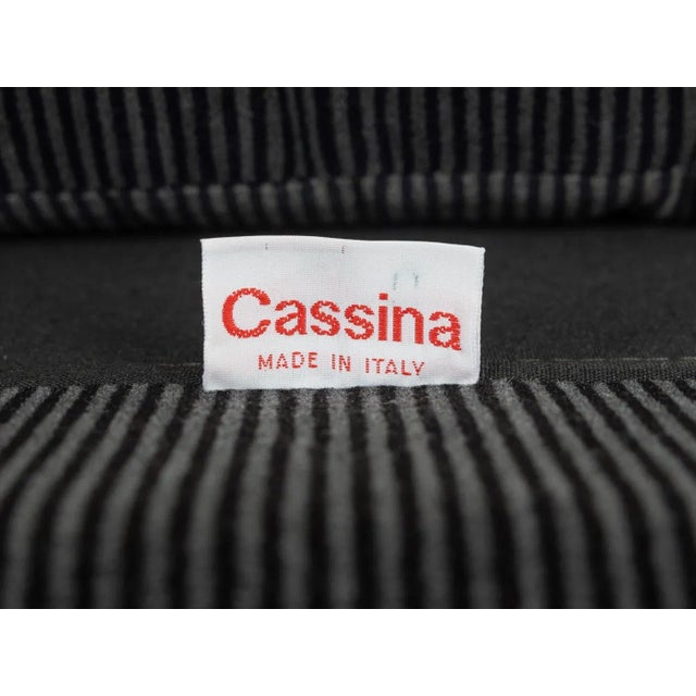 675 Maralunga Sofa by Vico Magistretti for Cassina, 1970s For Sale - Image 11 of 12