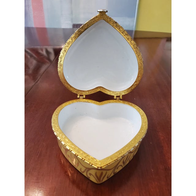 1950s Vintage Mid Century Modern Hollywood Regency Heart Jewel Box For Sale - Image 5 of 8