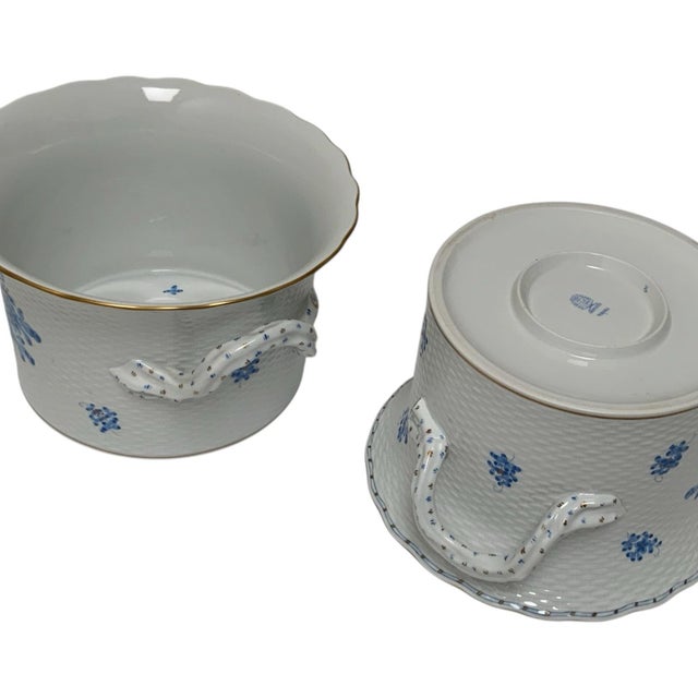 Asian Pair of Large Herend Hungary Waldstein Blue #7239 Porcelain Cachepots 1948-1980s For Sale - Image 3 of 6