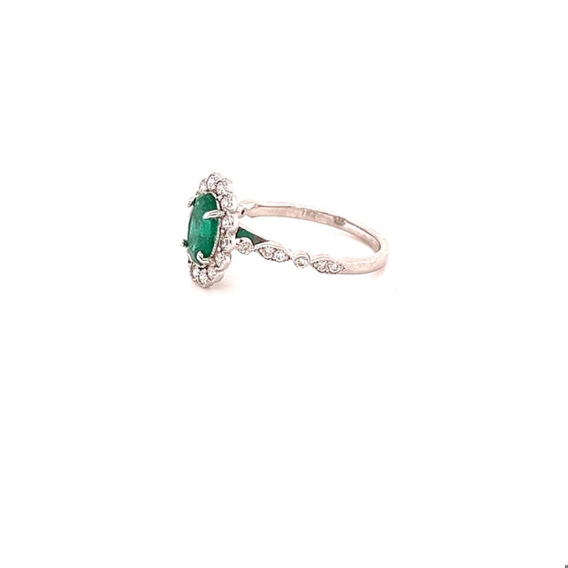 Contemporary 1.62 Carat Emerald Diamond White Gold Engagement Ring, Size 7 For Sale - Image 3 of 5