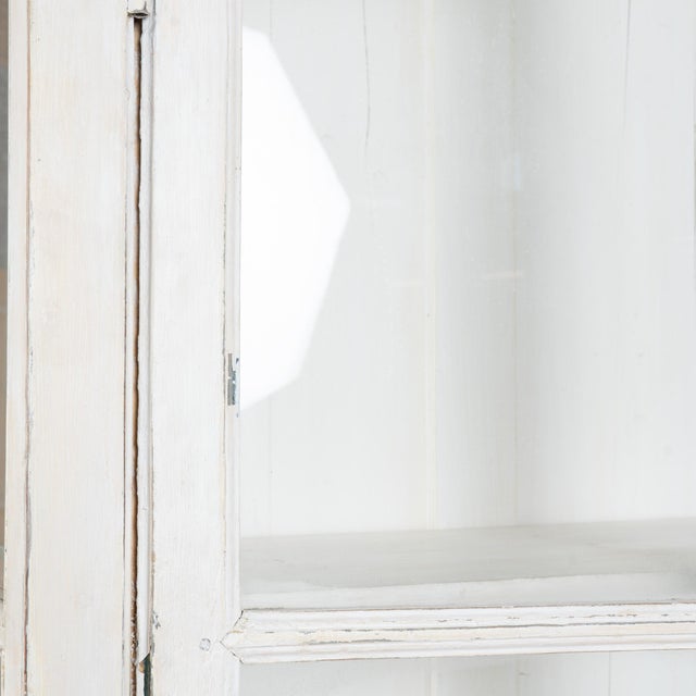 19th-Century French White Painted Oak Bookcase Display Cabinet With Glass Doors For Sale - Image 10 of 14
