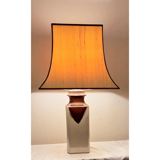 Large Vintage Table Lamp with White Square Ceramic Base with Brown Gradient Glaze and Original Cream-Colored Fabric Shade, 1970s For Sale - Image 10 of 10