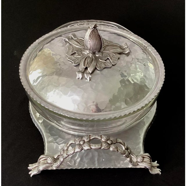 Art Nouveau 1950s Rodney Kent #440 Hammered Aluminum Casserole For Sale - Image 3 of 10