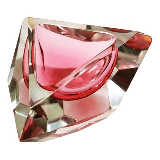 Multifaceted Triangular Ashtray or Catch-All in Pink Murano Glass attributed to Flavio Poli for Seguso, Italy, 1960s For Sale