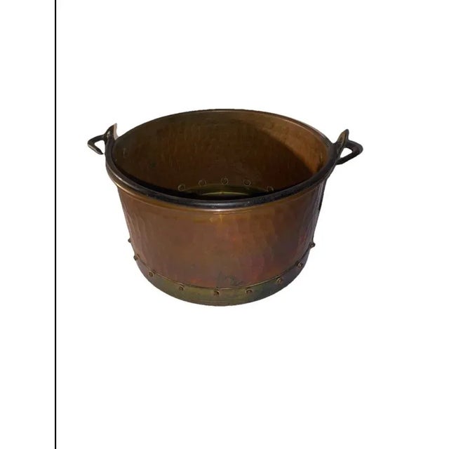 A piece of Lecellier copper is the work of a family with centuries of history in Villedieu. Though Lecellier does not...