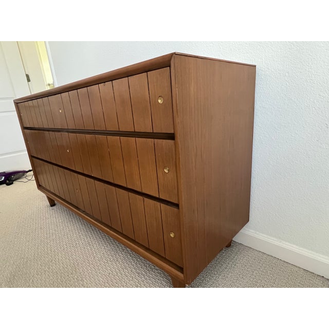 Mid-Century Modern 1960s Kroehler Mid-Century Modern Dresser With Drawers For Sale - Image 3 of 4