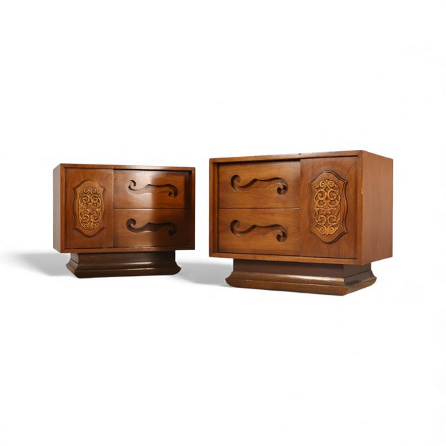 This pair of 1960s Young Manufacturing nightstands reflects the company's signature take on mid-century modern design,...
