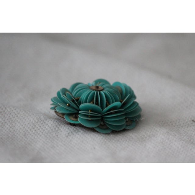 Round Blue Floral Brooch, France, 1940s For Sale - Image 4 of 9