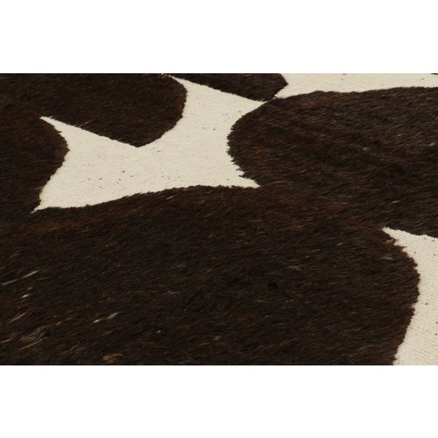 Looking for a custom size? For more information on customization capabilities, please reach out to custom@chairish.com....