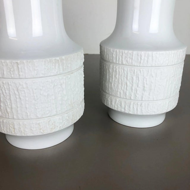 Op Art German Porcelain Vase by Richard Scharrer for Thomas, 1970s, Set of 2 For Sale - Image 10 of 18