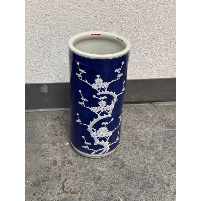 Design Plus Gallery presents a Vintage Chinoiserie Style Blue + White Ceramic Umbrella Stand. The cylindrical ceramic form...