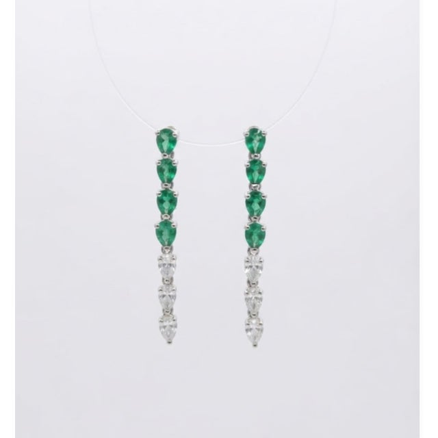 Modern Natural 0.91cts Emerald & 0.56cts Diamond Earring in 18k Gold For Sale - Image 3 of 8