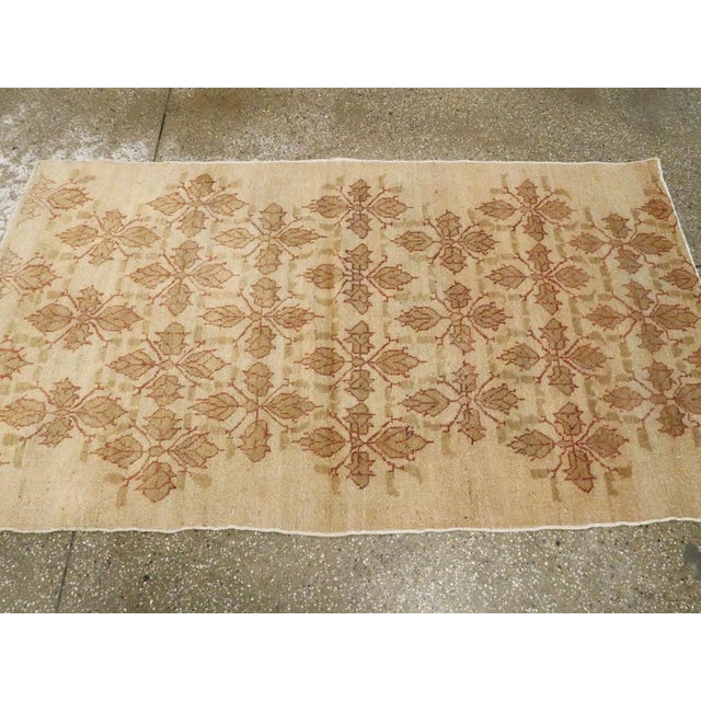 Galerie Shabab Collection Mid-20th Century Turkish Anatolian Throw Rug For Sale In New York - Image 6 of 8