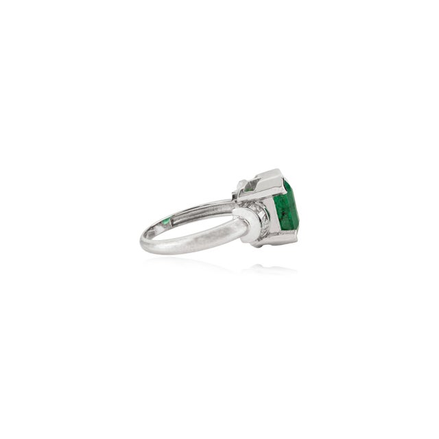 Early 21st Century Art Deco 4.37 Carat Emerald & Baguette Diamond Ring Size 7 in 14k Gold For Sale - Image 5 of 14