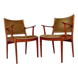 Mid-Century Modern Danish Armchair with Teak Frame and Gray Upholstery by Johannes Andersen for Uldum Møbelfabrik, 1960s For Sale