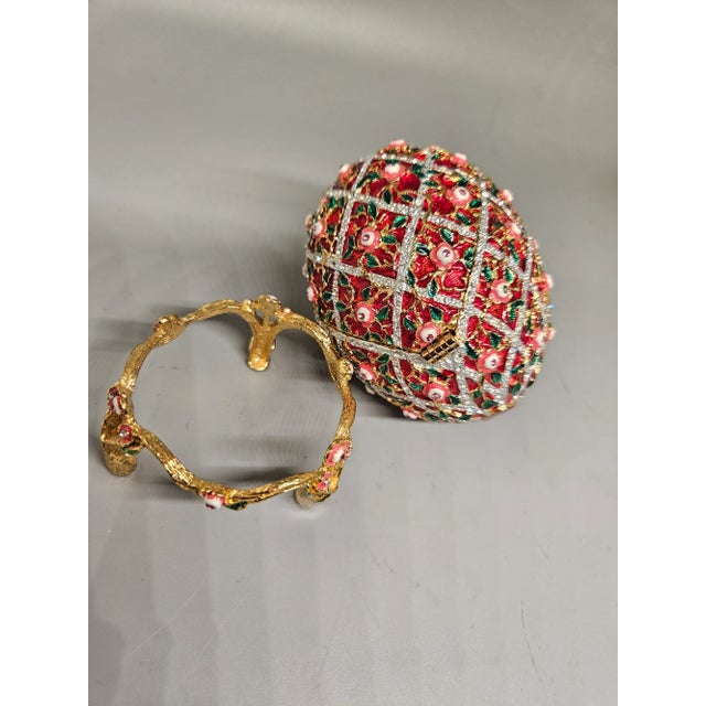 Art Nouveau Vintage Keren Kopal Red Roses Faberge Trinket Crystal/Cliosenne Egg With a Surprise Colorful Swarovski Crystal Jewel Tree Inside and 24k Gold Plating For Sale - Image 3 of 8
