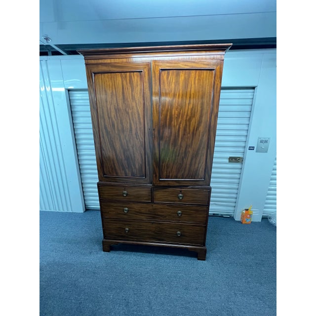 Brown Late 18th Century Antique George III Linen Press From West Croydon, Surrey United Kingdom For Sale - Image 8 of 11