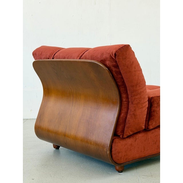 A masterclass in sculptural restraint, this walnut bentwood lounge chair curves fluidly from base to backrest in one...