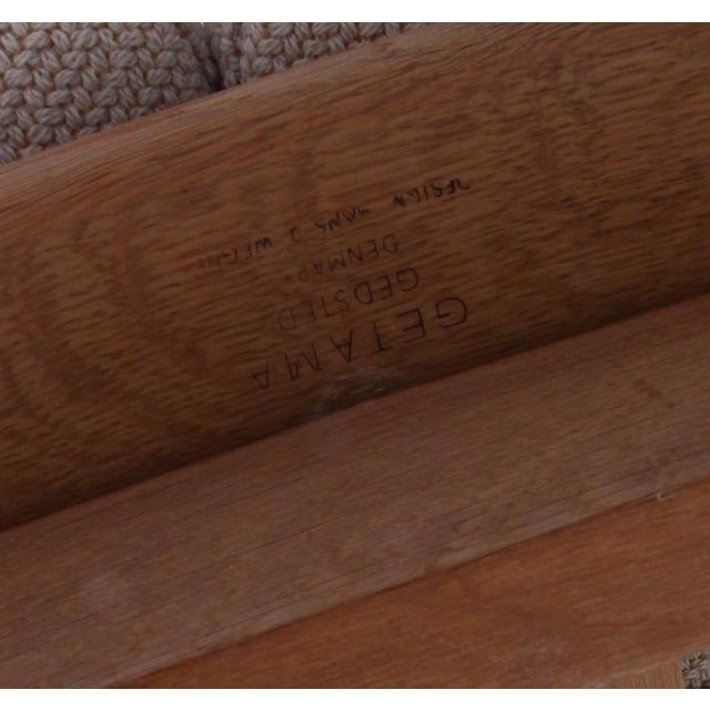 Vintage Two-Seater Sofa in Oak by Hans J. Wegner for Getama, 1970s For Sale - Image 6 of 9