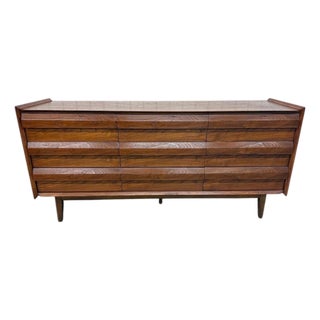 Mid-Century Modern Lane 1st Edition 9-Drawer Walnut Dresser For Sale