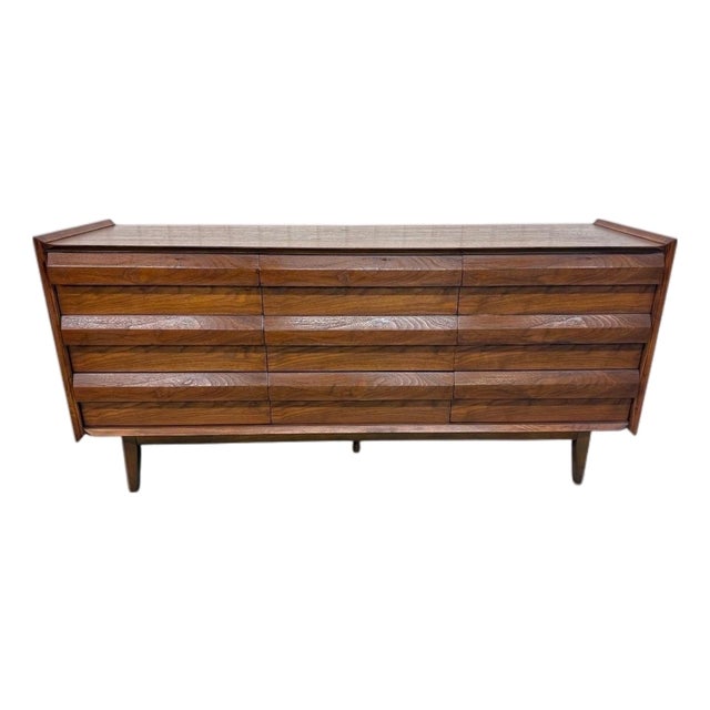 Mid-Century Modern Lane 1st Edition 9-Drawer Walnut Dresser For Sale