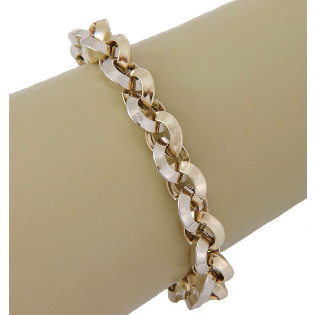 This authentic Knife Edge round link bracelet is finely crafted in solid 14k yellow and white gold, featuring a classic...