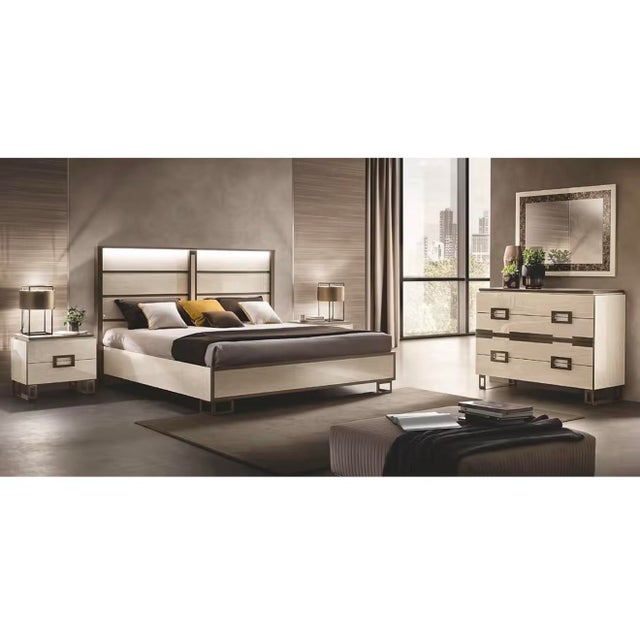 Early 21st Century Casa Milano Poesia Upholstered 6-Piece Italian King Bedroom Set With Led Bed For Sale - Image 5 of 9