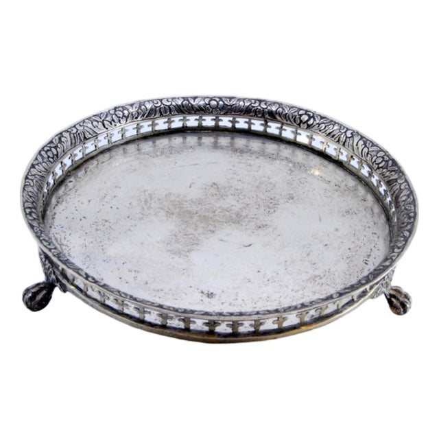 Tray with Wire Rack, Floral-Patterned Rim and Claw-Shaped Feet For Sale