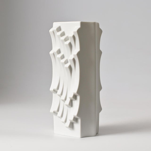 1970s Archais White Porcelain Vase by Heinrich Fuchs for Hutschenreuther, 1970s For Sale - Image 5 of 11