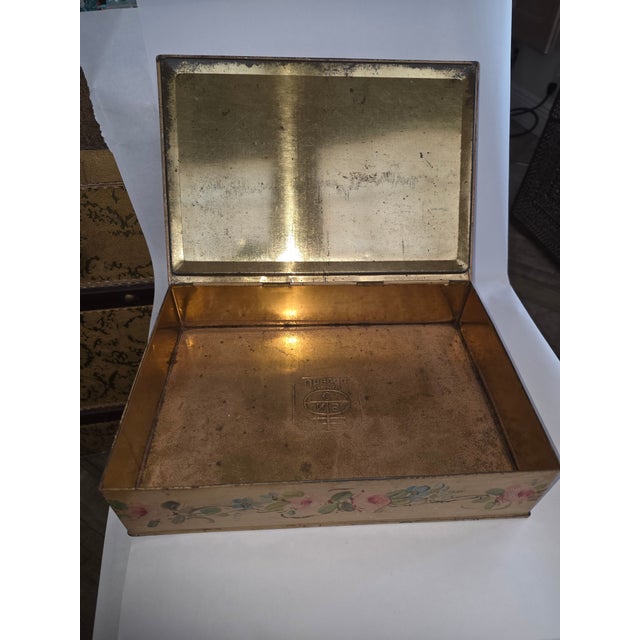 Light Yellow Hand Painted Tole Storage Box With Roses and a Bow For Sale - Image 8 of 8