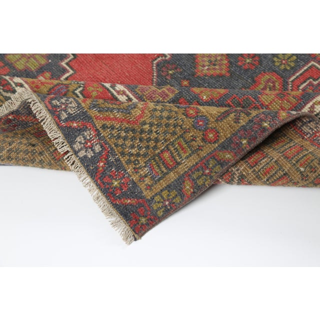 Mid 20th Century Vibrant Anatolian Taspınar Rug – Red Field & Tribal Motifs -4' 2'' X 8' For Sale - Image 4 of 7