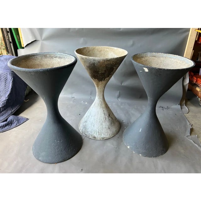 Mid 20th Century Mid 20th Century Near Pair of Large Willy Guhl Diabolo Planters Painted in Charcoal For Sale - Image 5 of 7