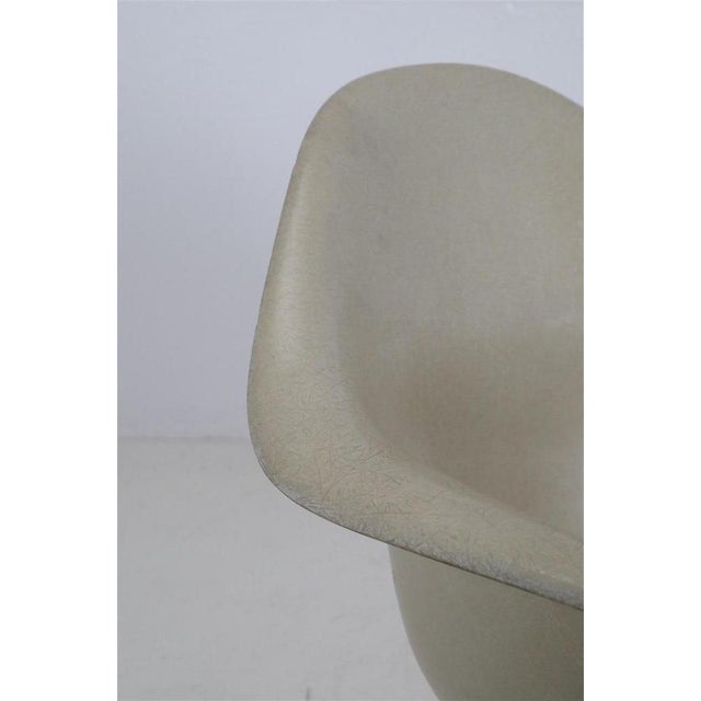 Beige Lar Fiberglass Armchair by Charles & Ray Eames for Herman Miller, 1950s For Sale - Image 8 of 16
