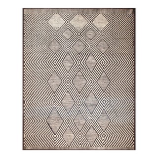 Nazmiyal Collection Large Diamond Design Modern Rug For Sale