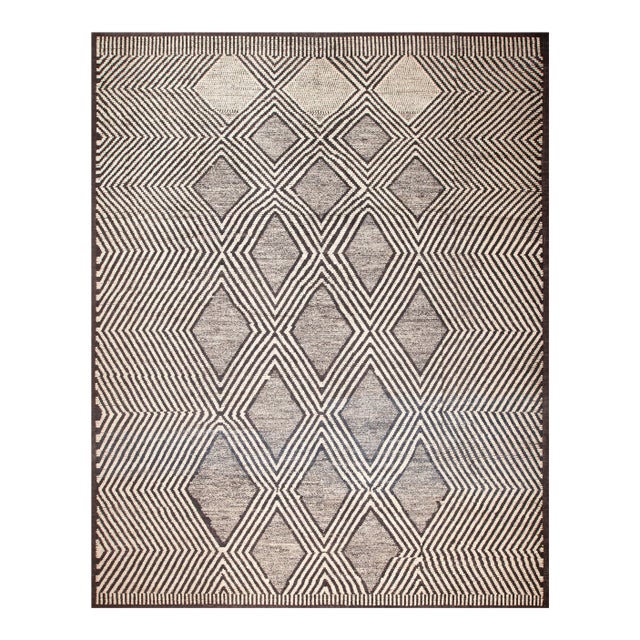 Nazmiyal Collection Large Diamond Design Modern Rug For Sale