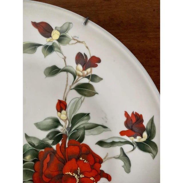 Early 20th Century Early 20th Century Chinoiserie Floral and Butterfly Wall Plates, Pair For Sale - Image 5 of 14