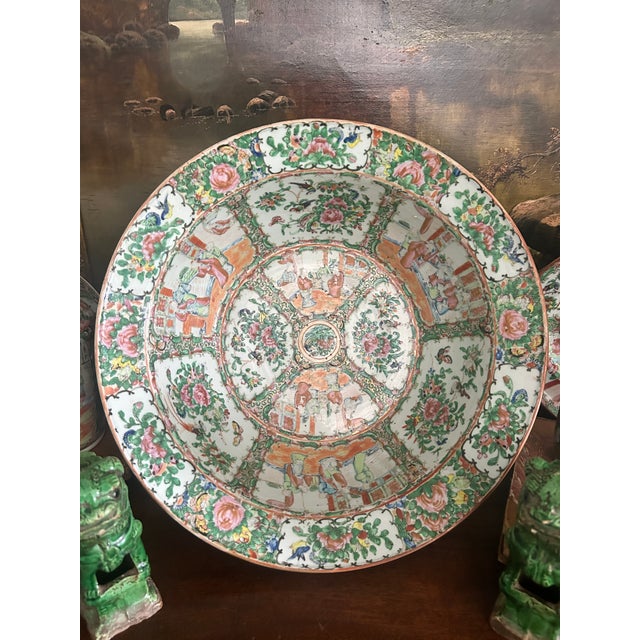 Large 19th Century Rose Medallion Rimmed Basin For Sale - Image 12 of 12