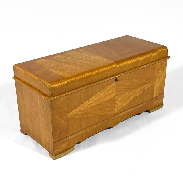 Vintage Cavalier Waterfall Art Deco Flame Mahogany Cedar Blanket Chest For Sale - Image 11 of 11