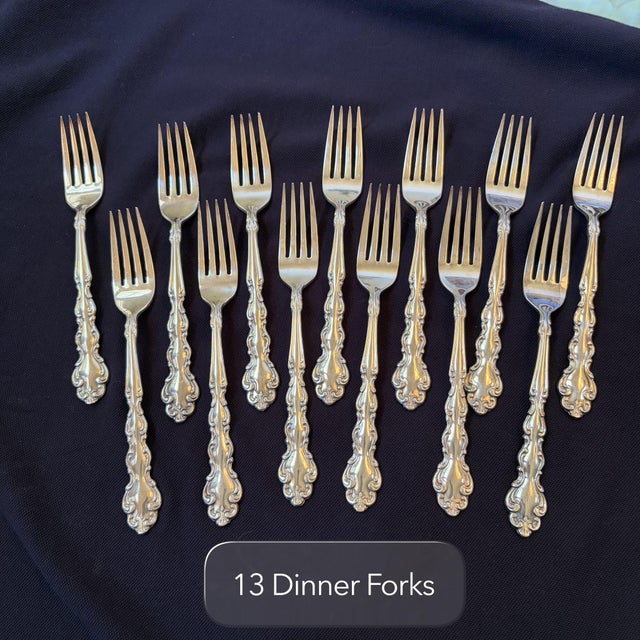 Vintage Oneida Silver Community Modern Baroque, silverplate service for 13 with numerous serving pieces. 77 pieces (listed...