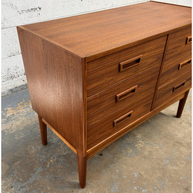 Mid-Century Modern Danish Modern Teak 6 Drawer Low Dresser, Circa 1960s For Sale - Image 3 of 8