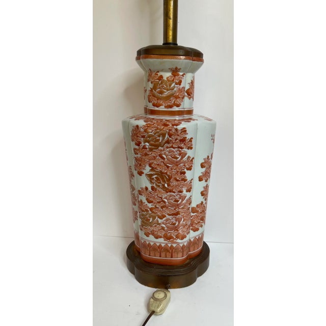 Chinoiserie Mid 20'th C. Chinoiserie Kutani Orange White Table Lamp For Sale - Image 3 of 11