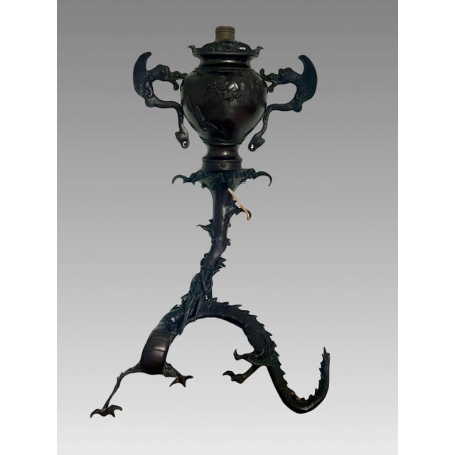 One of a kind - impressive antique table lamp in the form of a magnificent rearing bronze dragon from the late Meiji...
