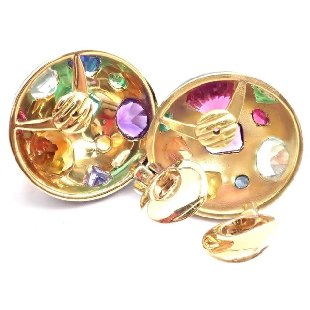Metal 1990s Verdura Fulco Color Stone Black Enamel Yellow Gold Earrings, Pair For Sale - Image 7 of 11