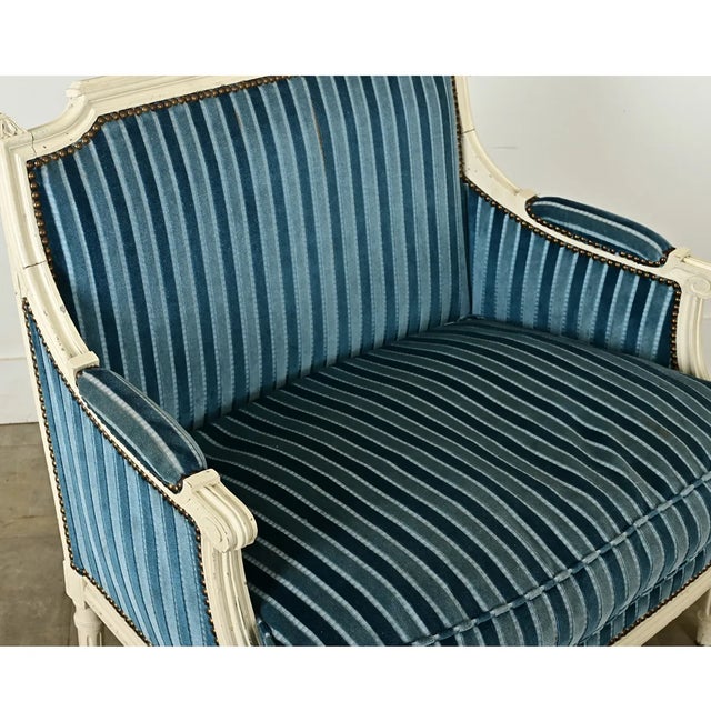 French 19th Century Louis XVI Style Blue Velvet Marquise Bergere For Sale - Image 9 of 12