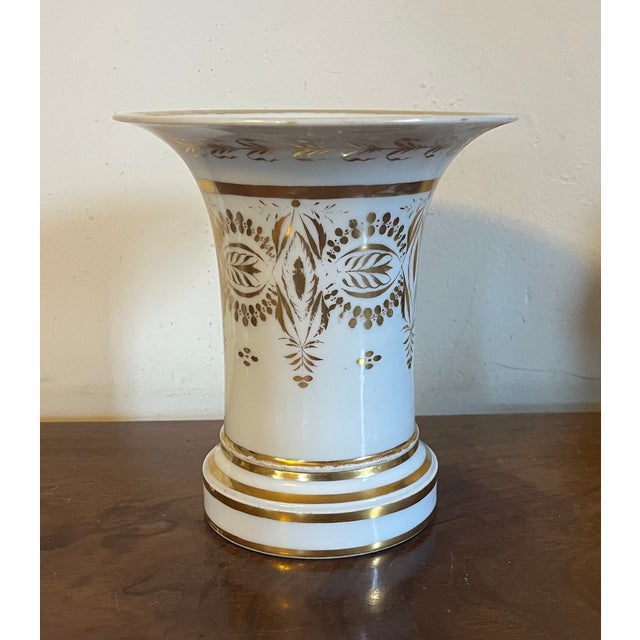 Antique Early 19th Century French Empire White & Gold Porcelain Flower Pot Cachepot Vase and Stand Circa 1820 For Sale In New York - Image 6 of 11