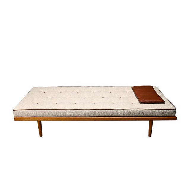 Scandinavian Daybed Model 190 in Oak, Bouclé and Leather attributed to Børge Mogensen, 1960s For Sale - Image 17 of 17